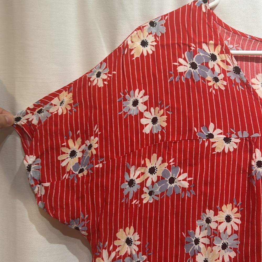 MADEWELL Women’s Red Blouse with Flower Pattern Size Medium - Picture 5 of 8